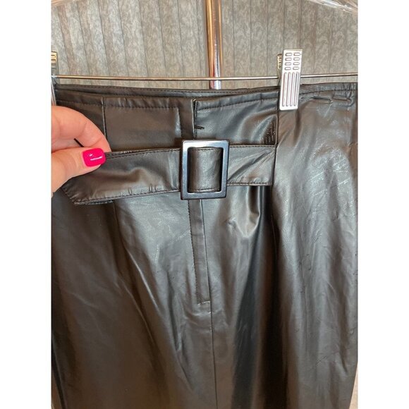 Mini Faux-Leather Black Skirt with Belted Accent Sz S - Picture 4 of 9